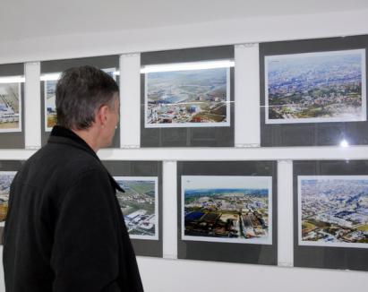Fotografii cu Oradea de sus, într-o expoziţie semnată Ovidiu Pop (FOTO)